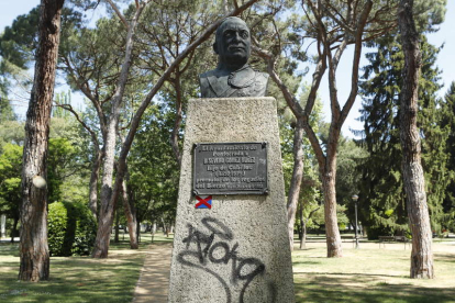 Monumento dedicado a Gómez Núñez.