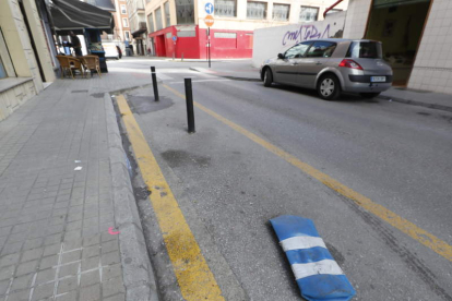 Estado de la señalización en la calle Marcelo Macías.