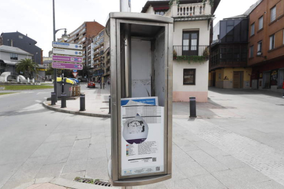 Dejadez en la señalización de la plaza de las Nieves.