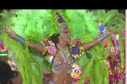 Una mujer baila en el samdrónomo de Río de Janeiro