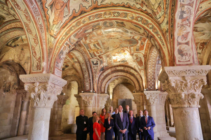 El Rey Felipe VI visita el Panteón de los Reyes con el resto de autoridades. JCYL