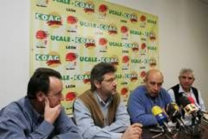 Pablo García, Miguel Blanco, Aurelio Pérez y Víctor González, ayer en la sede de Ucale-Coag