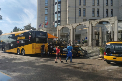 En el Hotel Bedunia está hospedado el Jumbo Visma, de los tres mejores de la vuelta. M. Á. T.