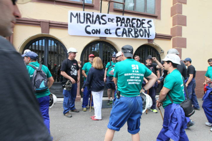 Mineros en Murias de Paredes durante la III Marcha Minera. NOBERTO