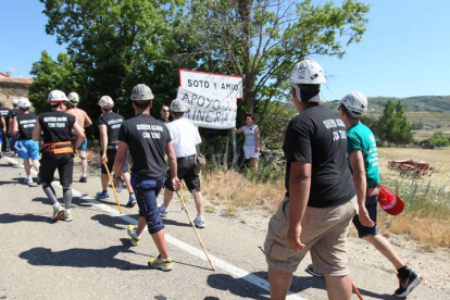 Mineros en Soto y Amio durante la III Marcha Minera. NOBERTO