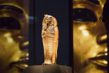 Sarcófago pequeño que contiene el hígado del faraón Tutankamón y que forma parte del ajuar funerario hallado en su tumba