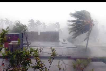 Imagen tomada en la turística zona de Punta Cana, al Oeste de Cuba. Los vientos alcanzaron los 200 kilómetros por hora en algunas zonas.