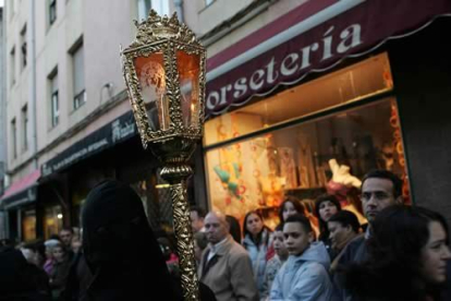 Farol de la Virgen de la Cofradía de Angustias y Soledad.