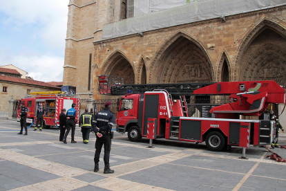 Simulacro de incendio en la Catedral de León. PEIO GARCÍA