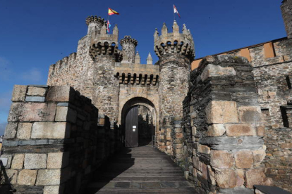 Imagen del acceso principal al Castillo de Ponferrada. ANA F. BARREDO