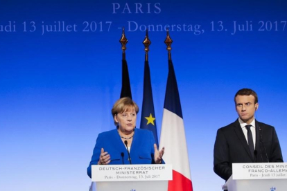 La cancillera alemana Angela Merkel y el presidente de Francia Emmanuel Macron.