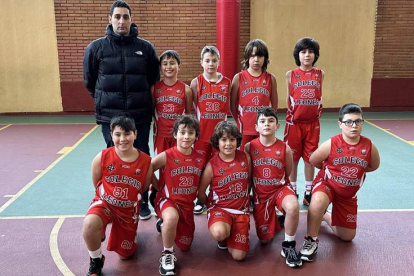 El Colegio Leonés San Isidoro (arriba) y Los Adiles A, finalistas. DL