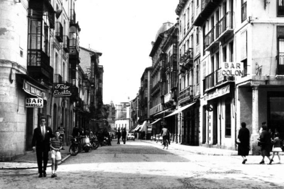 La calle Ancha unos cuantos años atrás. ARCHIVO