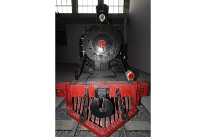 La Baldwin PV 9 del tren Ponferrada-Villablino ha cumplido 103 años y fue restaurada en 2013 en los talleres de Mecalper en Carracedelo. La Fundación Ciudad de la Energía invirtió 200.000 euros en salvarla de la ruina.