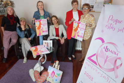 Ana María García Cabezas, Rosario Castro Abengoza, Marisa García Aller, Noelia Valdueza, Paquita García y Maribel del Pozo. J. NOTARIO