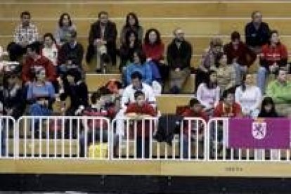 Un grupo de aficionados leoneses acudió al pabellón de Lugo