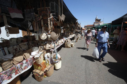 Santa Marina del Rey celebra la Feria del Ajo. RAMIRO