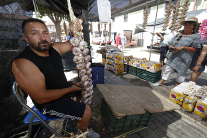 Santa Marina del Rey celebra la Feria del Ajo. RAMIRO