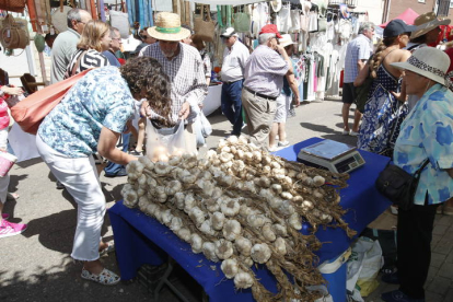 Santa Marina del Rey celebra la Feria del Ajo. RAMIRO