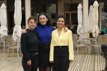 Claudia Ibáñez, María Jiménez y Judit Jiménez de ‘Nosotras Mujeres. Mirada al Bierzo’. L. DE LA MATA
