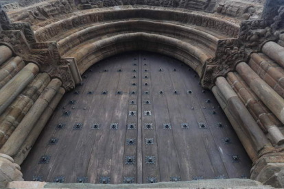 Imagen de archivo de la Puerta del Perdón de la iglesia de Villafranca del Bierzo. ANA F. BARREDO