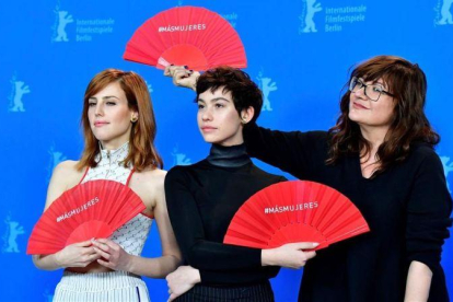 Natalia de Molina, Greta Fernández e Isabel Coixet, en la presentación de Elisa y Marcela en la Berlinale.