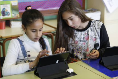 Samsung y Google seleccionaron en 2018 al colegio Gumersindo de Azcárate para que los alumnos aprendan en manejo de las TIC, las empleen en las aulas y sepan de programación. RAMIRO