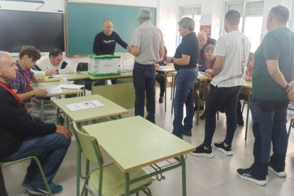 Votaciones en Villablino en las pasadas elecciones municipales. V.A.