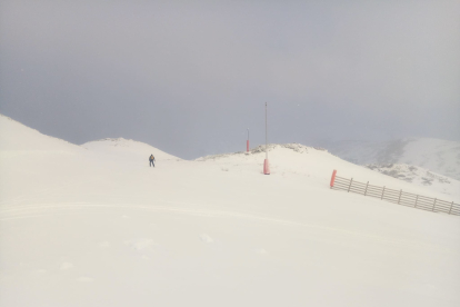 Un esquiador solitario