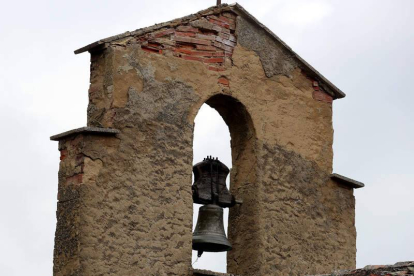 El campanario de la ermita también está muy tocado. Marciano