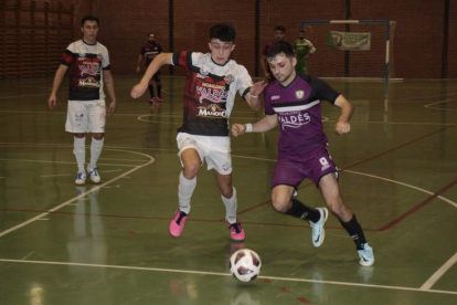 Domotec y Cistierna, en el partido de la primera vuelta. CAMPOS