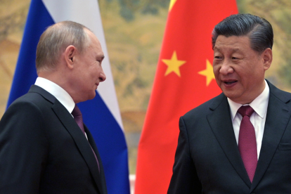 El presidente ruso, Vladimir Putin  y el presidente chino, Xi Jinping, durante la ceremonia inaugural de los Juegos Olímpicos de Invierno de Beijing 2022. EFE/EPA/ALEXEI DRUZHININ / KREMLIN / SPUTNIK / POOL