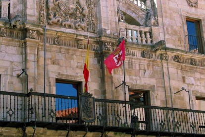 En la provincia de León hay 211 municipios, pero sólo 186 	regidores han informado de sus sueldos a Hacienda. ALMANZA
