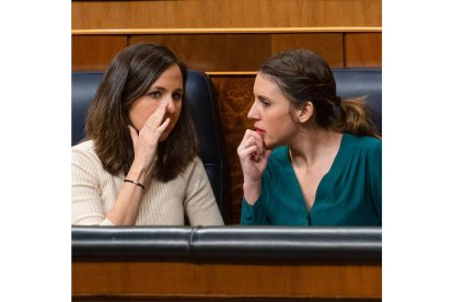 Imagen de Irene Montero e Ione Belarra. FERNANDO VILLAR