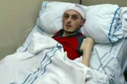 Antonio Miguel Utrera, en su cama del hospital Gregorio Marañón en Madrid, donde se recupera