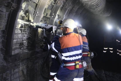 La visita permite practicar algunos de los trabajos mineros. J. NOTARIO