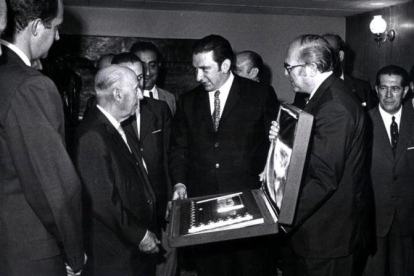 Encuentro entre Francisco Franco y Agustí Montal, presidente del FC Barcelona.