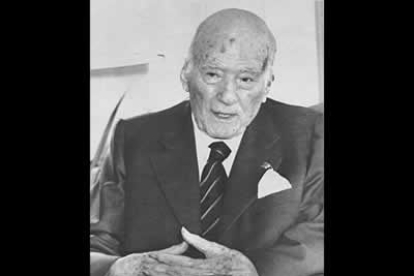 Llega la dictadura de Franco y la clandestinidad de Esquerra. Los parlamentarios catalanes residentes en México eligieron, en 1954, a Josep Tarradellas como Presidente de la Generalitat en el exilio.