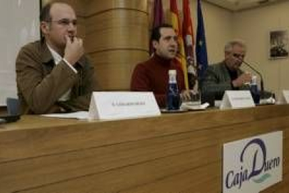 Boto; el coordinador del Club, Ramón Prieto; y el presidente de Pro Monumenta, Agustín Suárez