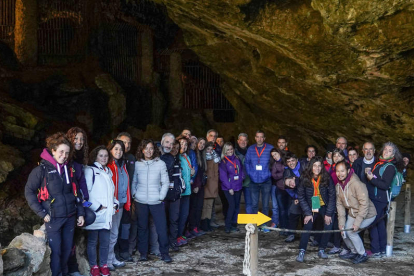 El encuentro se clausuró ayer con una visita a las cuevas de Valporquero. MIGUEL F.B.