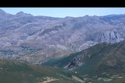 Villafeliz de Babia desde los montes de Truébano.