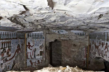 Imagen de la tumba del "guardián de la puerta del dios Amón" hallada en Luxor.