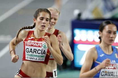 Marta García en un momento de la final de los 3.000 metros en la que quedó décima. RFEA/MIGUËLEZ