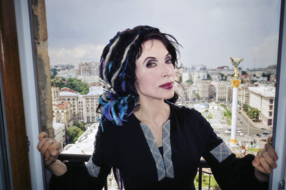 La escritora Sofía Oksanen en una imagen en la capital de Ucrania antes de la guerra