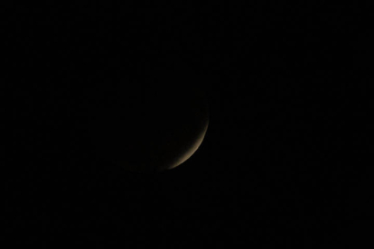 Vista de la Luna tomada desde Pamplona, durante el eclipse total registrado durante la madrugada de este lunes. EFE/VILLAR LÓPEZ