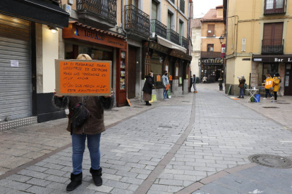 Protesta de los vendedores ambulantes de la calle Plegarias. F. Otero Perandones.