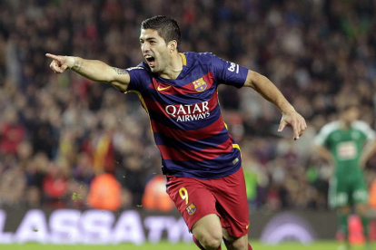 Luis Suárez celebra uno de sus tres goles frente al Eibar.