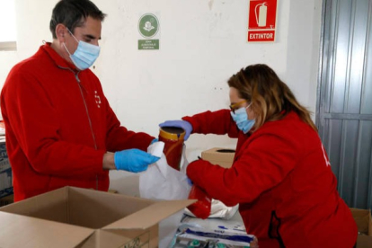 Voluntarios de Cruz Roja, en una imagen de archivo. MARCIANO PÉREZ