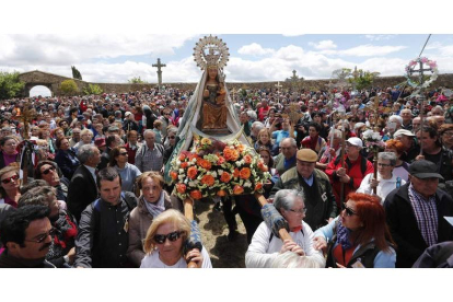 La de Castrotierra es una de las romerías más multitudinarias de la provincia. JESÚS F. SALVADORES