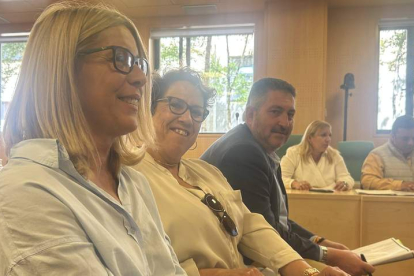 La candidata del PP, Noelia Álvarez, junto a Ortega y Canuria, ayer. DL